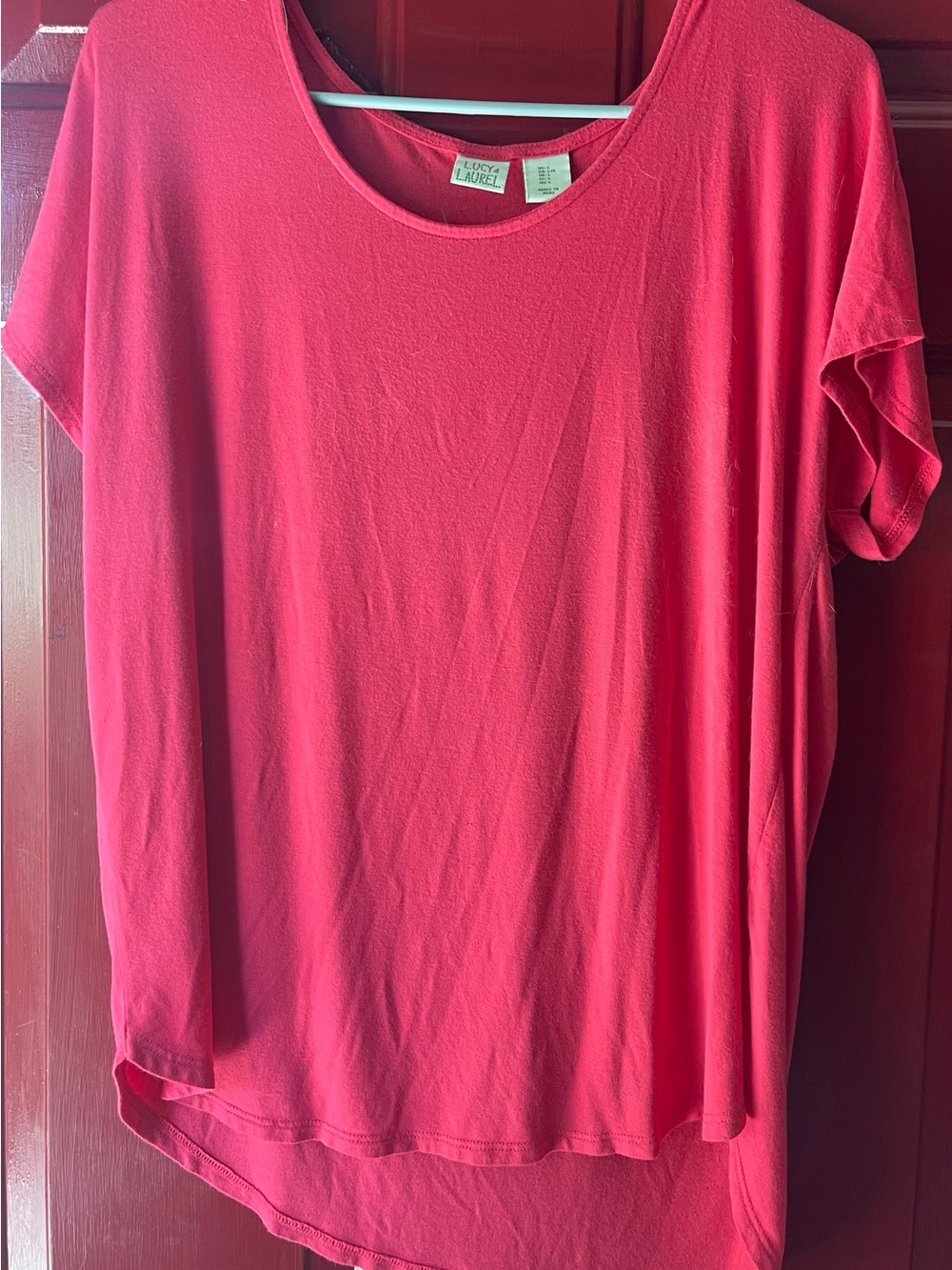 Lucy & Laurel Short Sleeve Scoop Neck Top in Coral